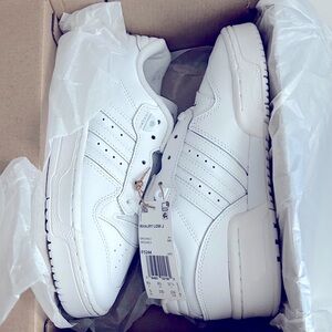 NWTS Adidas Rivalry Low White Sneakers size Womens 6.5/Youth 5. New in box.